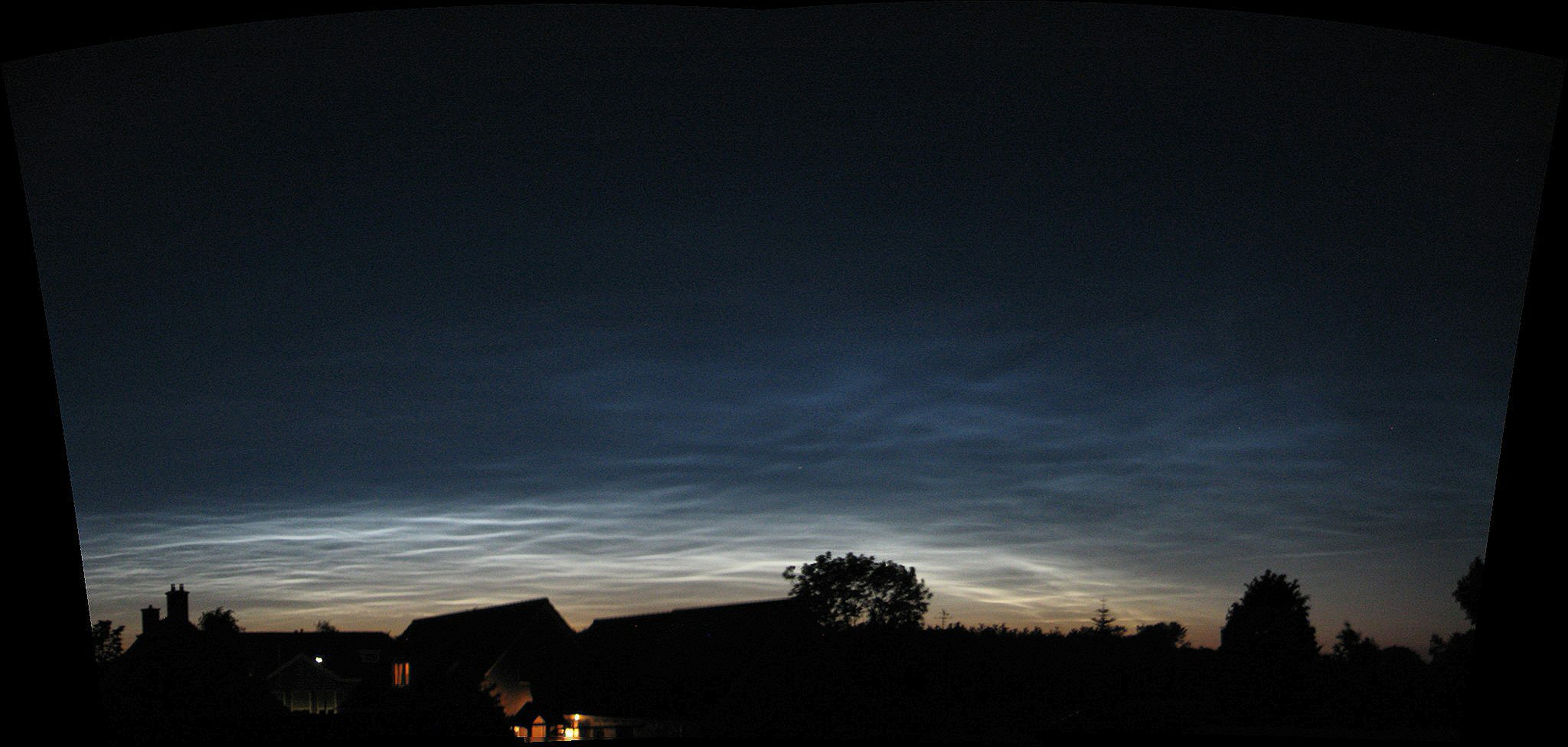 12-06-2019-noctilucent-clouds-22utc.jpg